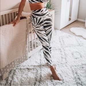 Fabletics Ultra High Waisted Leggings w/ face mask